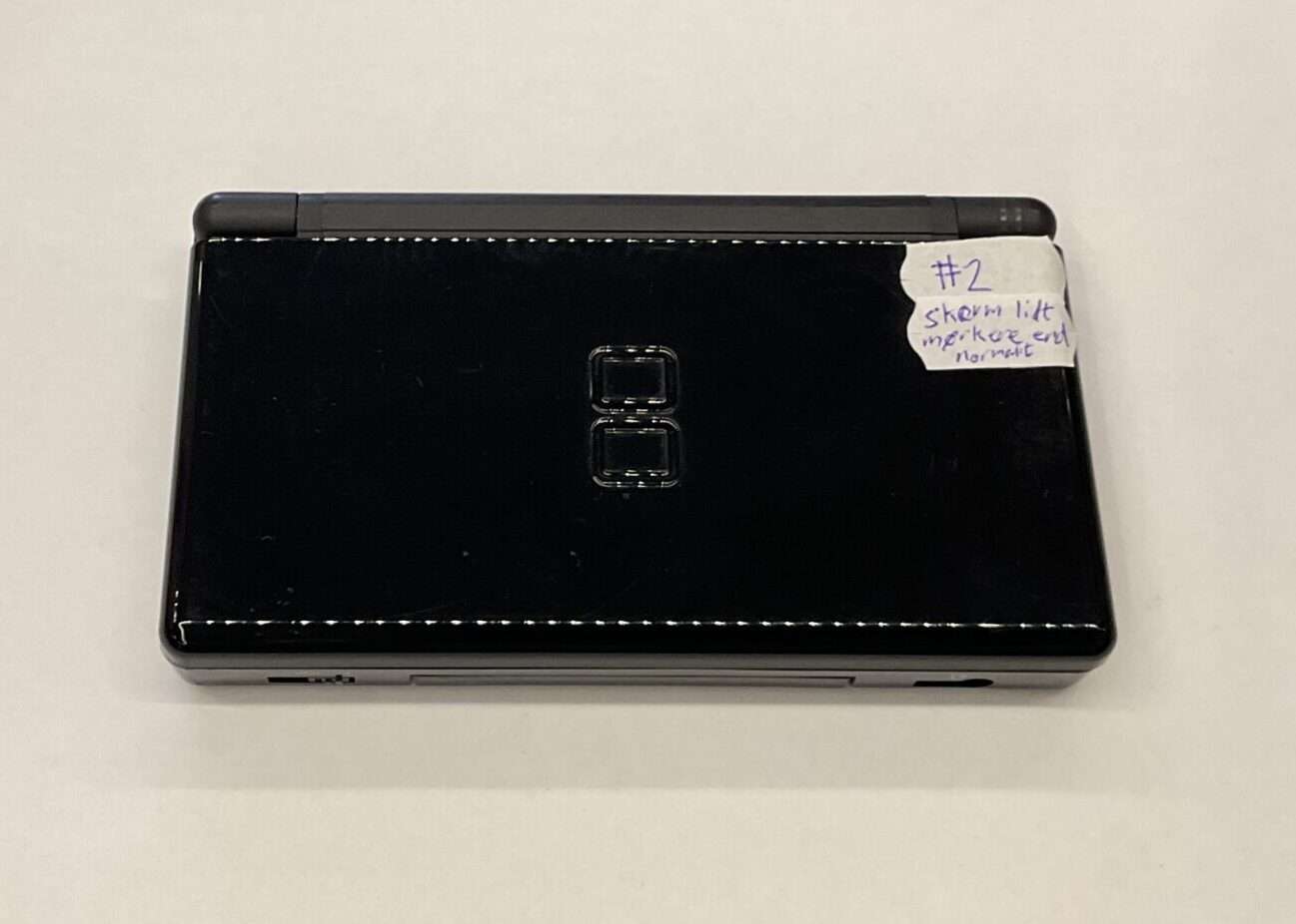 DS lite: Onyx Black inkl. oplader #2 - skærm lidt mørkere end normalt - Billede 2