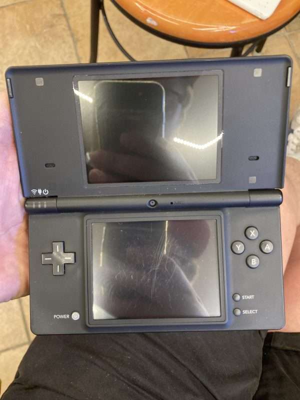 DSi: Black inkl. oplader #2 - Image 2