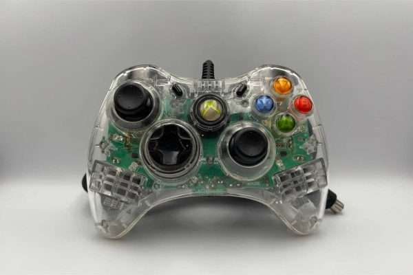 Xbox 360: Transparent wired controller fra Afterglow
