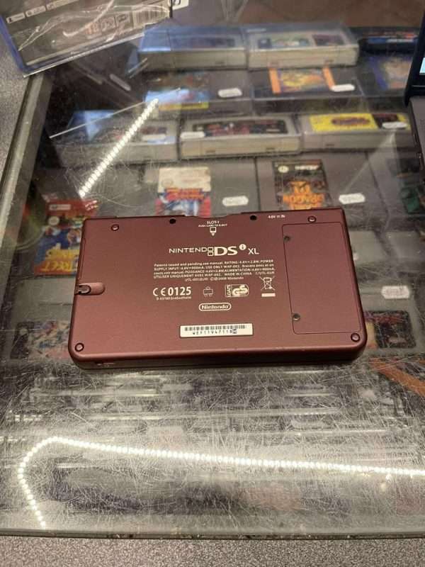 DSi XL: Burgundy inkl. oplader #3 - Billede 2