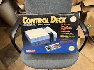 NES-konsol (TOM/EMPTY)