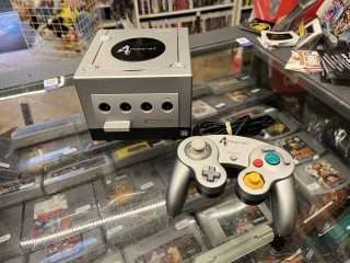 Gamecube: Resident Evil 4-edition inkl. controller, memory card og kabler(konsol)