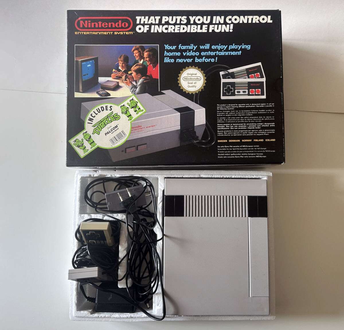 NES inkl controllere og Turtles(NES i original emballage)